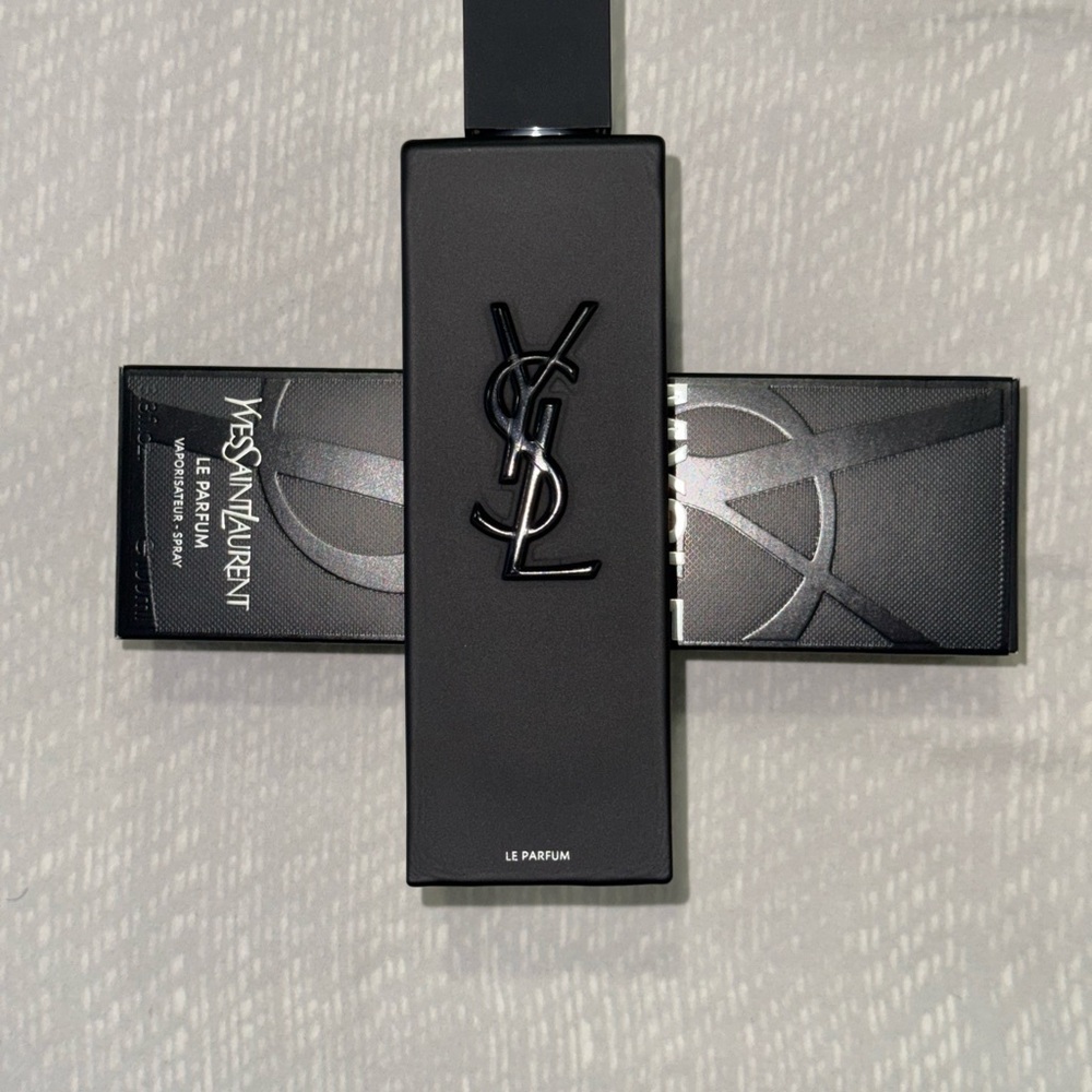Yves Saint Laurent Le Parfum in Black